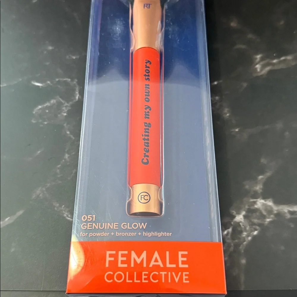 Real Techniques Genuine Glow Fan Makeup Brush